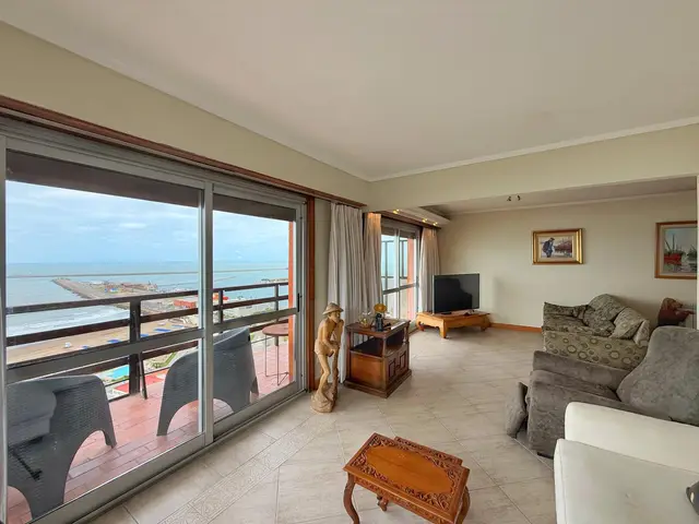 Departamento de 4 ambientes en venta en BOSQUE GRANDE