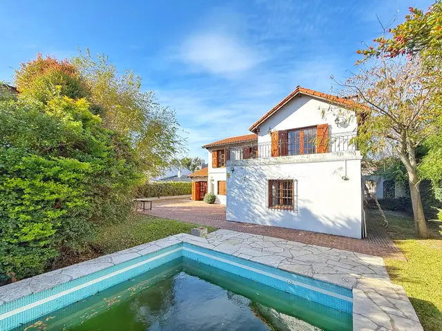 Casa de 5 ambientes en venta en LOS TRONCOS