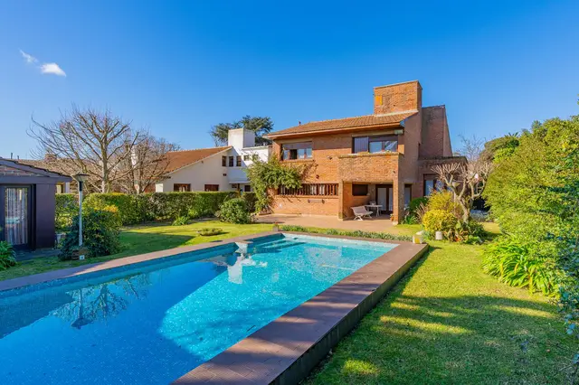 Casa de 5 ambientes en venta en PINOS DE ANCHORENA