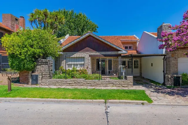 Casa de 4 ambientes en venta en PLAZA PERALTA RAMOS