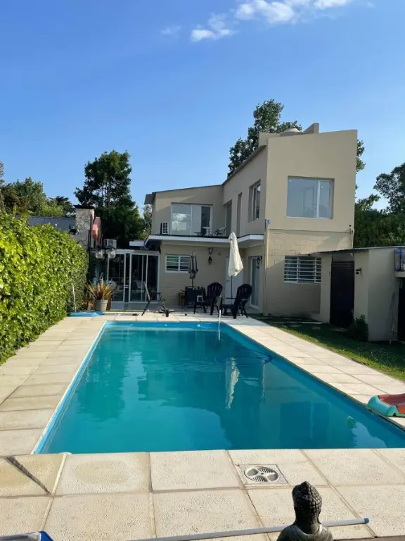 Casa de 5 ambientes en venta en ESTACION CAMET