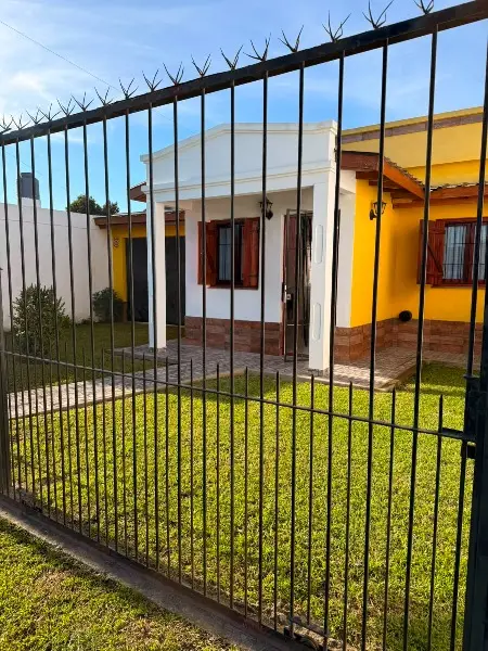 Casa de 3 ambientes en venta en REGIONAL