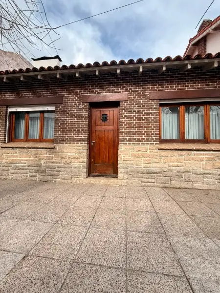 Casa de 4 ambientes en venta en Los Acantilados