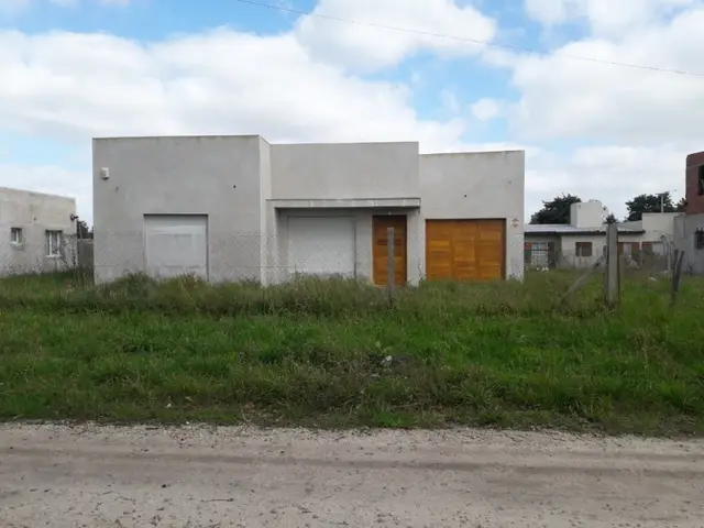 Casa de 4 ambientes en venta en ESTACION CAMET