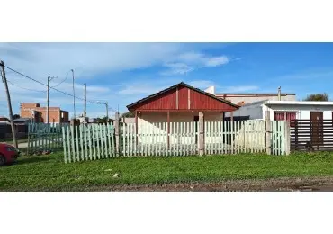 Casa de 3 ambientes en venta en CAMET FELIX U.