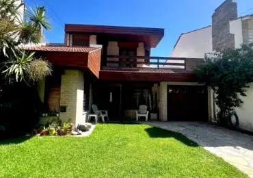 Casa de 4 ambientes en venta en LOS TRONCOS