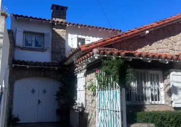 Casa de 3 ambientes en venta en Güemes