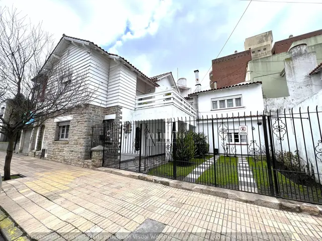 Casa de 5 ambientes en venta en LA PERLA