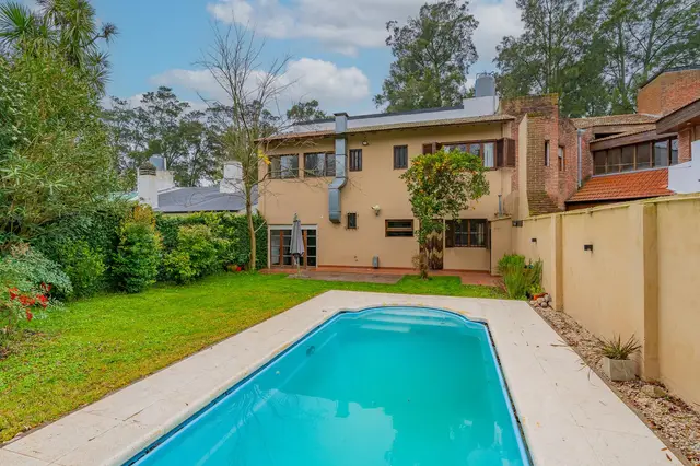 Casa de 4 ambientes en venta en LA FLORIDA