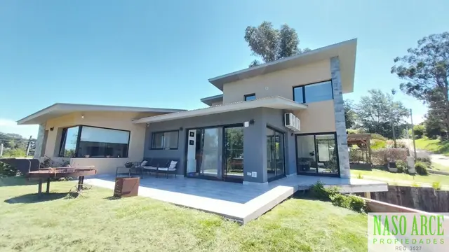 Casa de 8 ambientes en venta en SIERRA DE LOS PADRES
