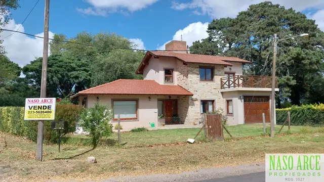 Casa de 5 ambientes en venta en SIERRA DE LOS PADRES