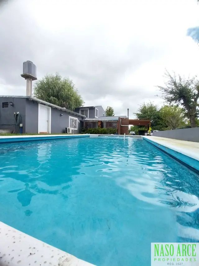 Casa de 7 ambientes en venta en LA GLORIA DE LA PEREGRINA