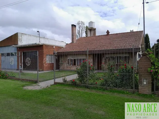 Casa de 7 ambientes en venta en LA GLORIA DE LA PEREGRINA