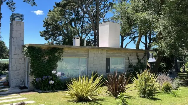Casa de 3 ambientes en venta en AREA CENTRO