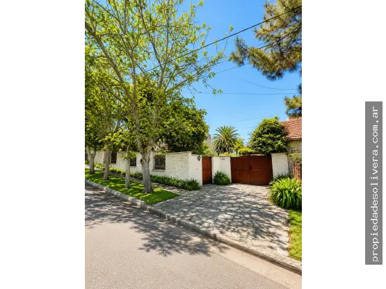 Casa de 4 ambientes en venta en LOS TRONCOS