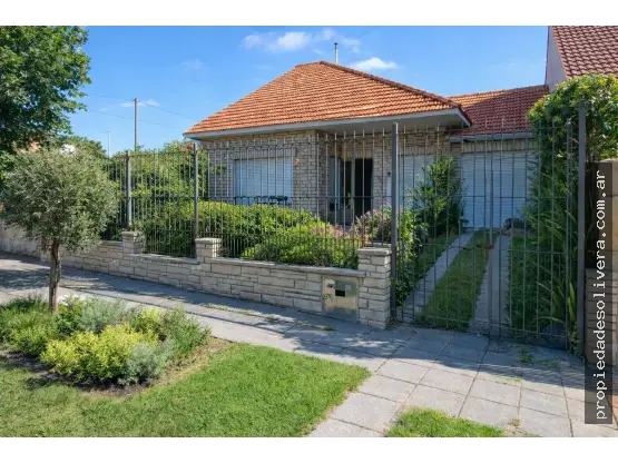 Casa de 5 ambientes en venta en CERRITO Y SAN SALVADOR