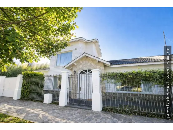 Casa de 5 ambientes en venta en SANTA MONICA