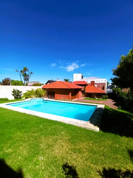 Casa de 5 ambientes en venta en San Carlos