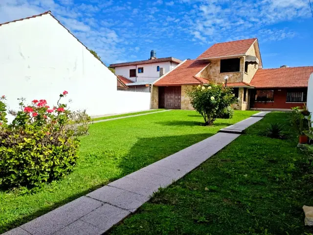 Casa de 4 ambientes en venta en SANTA MONICA