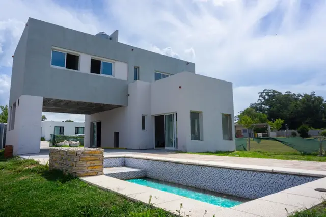 Casa de 4 ambientes en venta en NUEVO GOLF