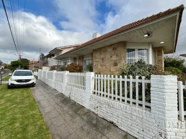 Casa de 4 ambientes en venta en PUNTA MOGOTES