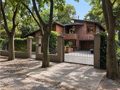 Casa de 4 ambientes en venta en Grosellar