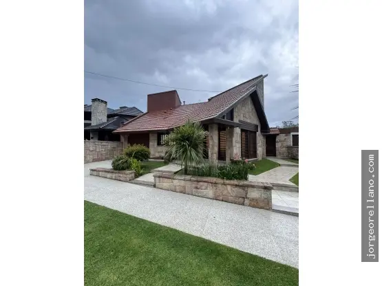 Casa de 6 ambientes en venta en JURAMENTO