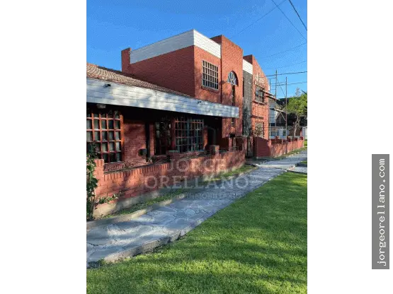 Casa de 3 ambientes en venta en PARQUE LURO