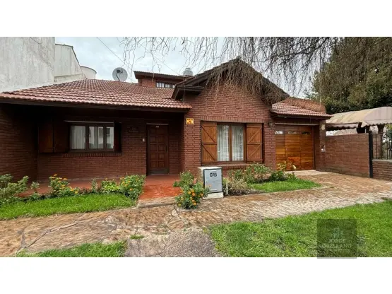 Casa de 5 ambientes en venta en VILLA PRIMERA