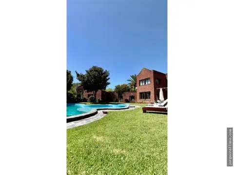 Casa de 4 ambientes en venta en PLAYA GRANDE