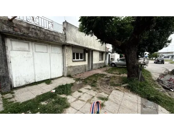 Casa de 3 ambientes en venta en MALVINAS ARGENTINAS