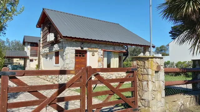 Casa de 3 ambientes en venta en LOS ACANTILADOS