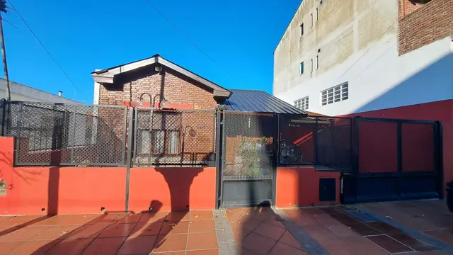 Casa de 3 ambientes en venta en LAS AVENIDAS