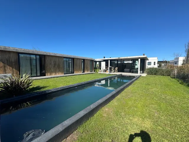 Casa de 4 ambientes en venta en Jorge Newbery