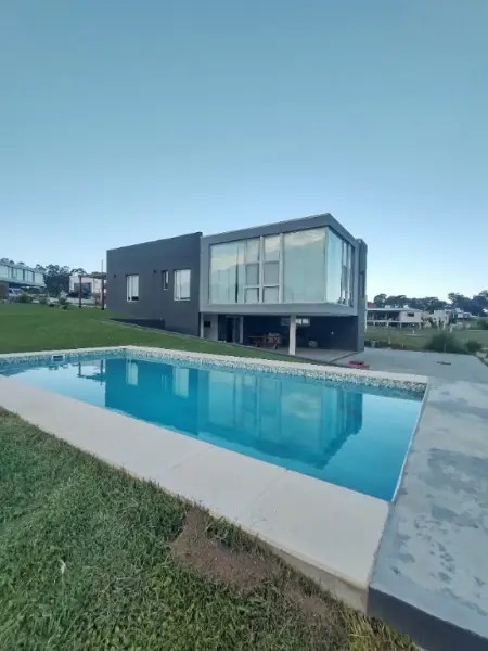 Casa de 5 ambientes en venta en Playa Chapadmalal