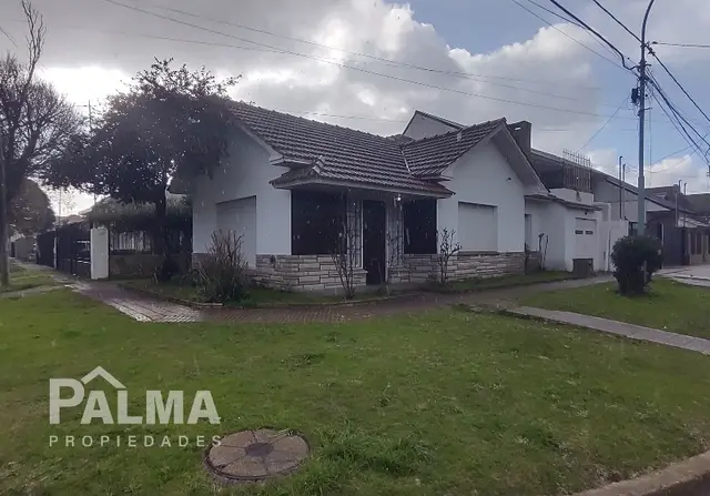 Casa de 3 ambientes en venta en PARQUE LURO
