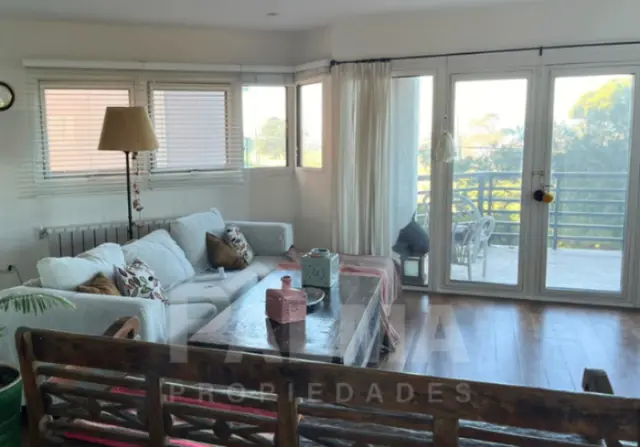 Departamento de 4 ambientes en venta en Playa Grande