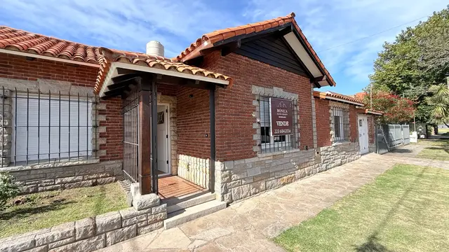 Casa de 2 ambientes en venta en PARQUE LURO