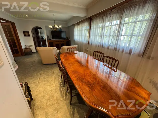 Casa de 5 ambientes en venta en LA PERLA