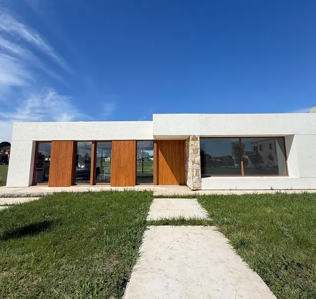 Casa de 4 ambientes en alquiler en NUEVO GOLF