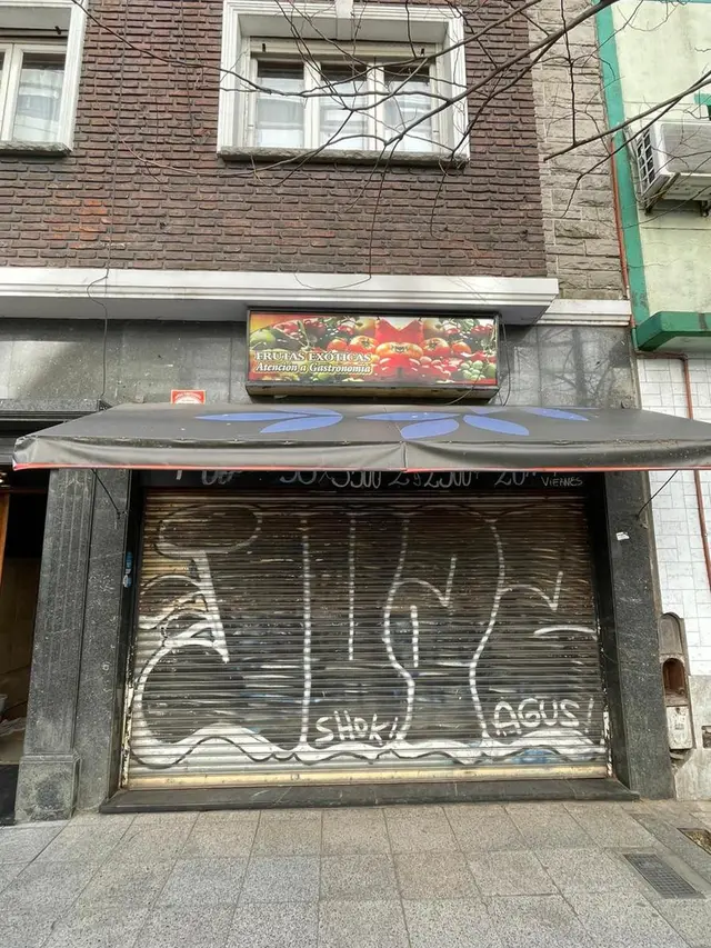 Local de 3 ambientes en venta en Área Centro
