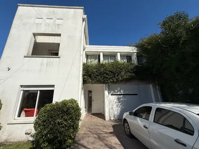 Casa de 4 ambientes en venta en LOS PINARES
