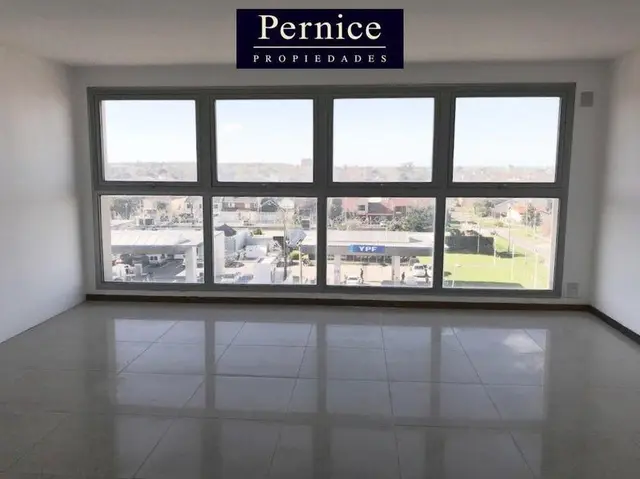 Local de 5 ambientes en venta en PARQUE LURO
