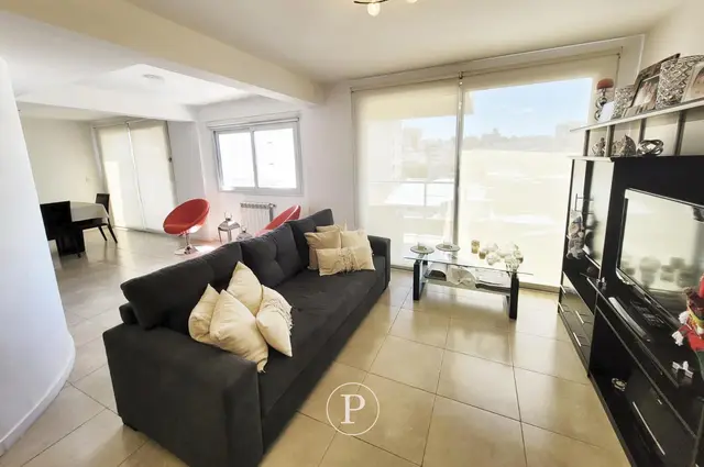 Departamento de 4 ambientes en venta en ESTACION TERMINAL (ALDREY)