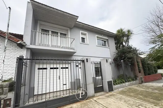 Casa de 5 ambientes en venta en PRIMERA JUNTA