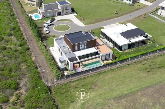 Casa de 5 ambientes en venta en BOSQUE PERALTA RAMOS