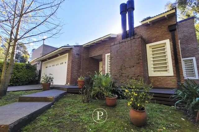 Casa de 5 ambientes en venta en BOSQUE PERALTA RAMOS