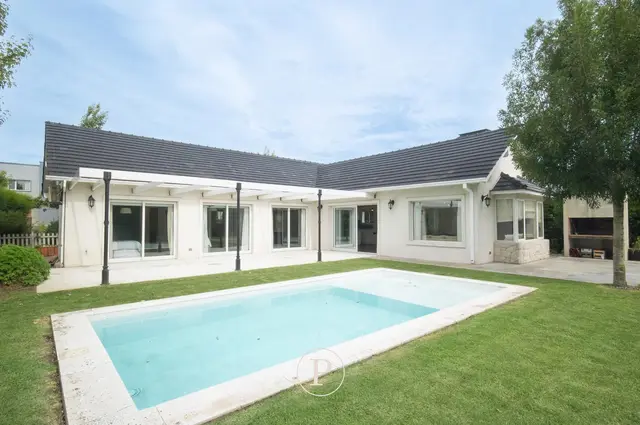 Casa de 4 ambientes en venta en Arenas del Sur