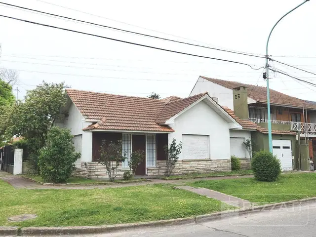 Casa de 2 ambientes en venta en PARQUE LURO