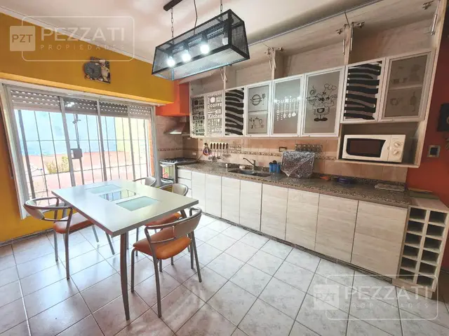 Casa de 4 ambientes en venta en LA PERLA